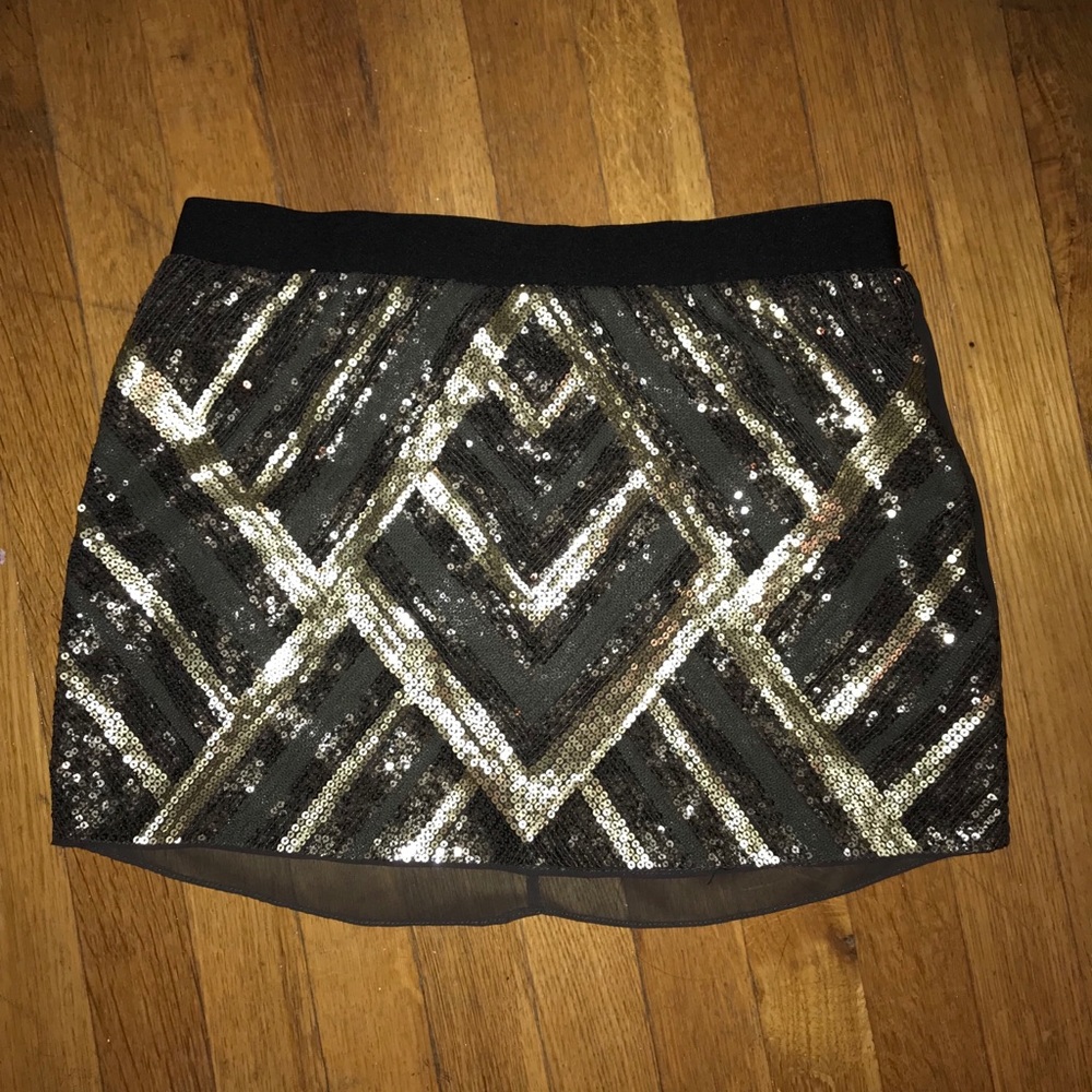 Embellished mini skirt size small, zip up